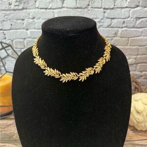 Vintage Trifari Brushed Gold Leaf Choker ITM875